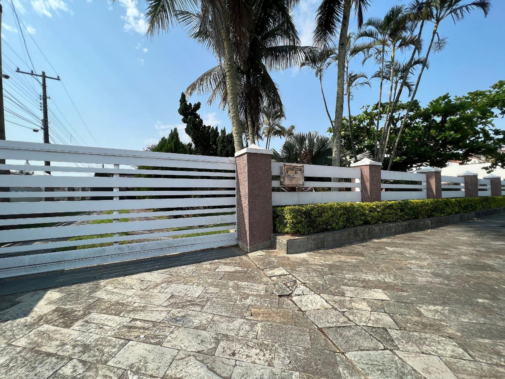 Casa Agradavel Com Piscina, A Poucos Passos Da Praia เปรูอิบี ภายนอก รูปภาพ